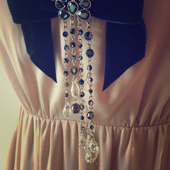 Swarovski crystal bow in midnight blue - Picture 1 of 6